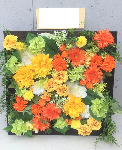 泌尿器科開院祝い花　造花壁掛けアレンジメント